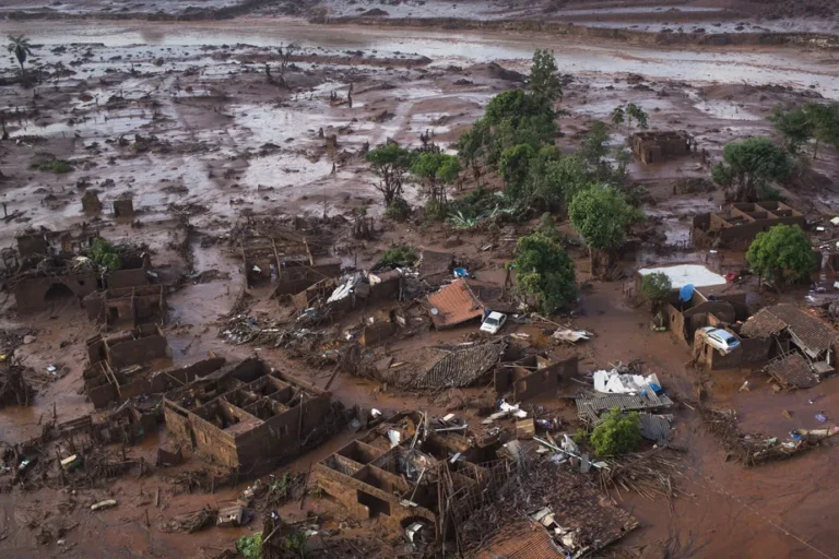 DECISÃO DA JUSTIÇA – Samarco terá que depositar R$ 2 bilhões para garantir recuperação do Rio Doce