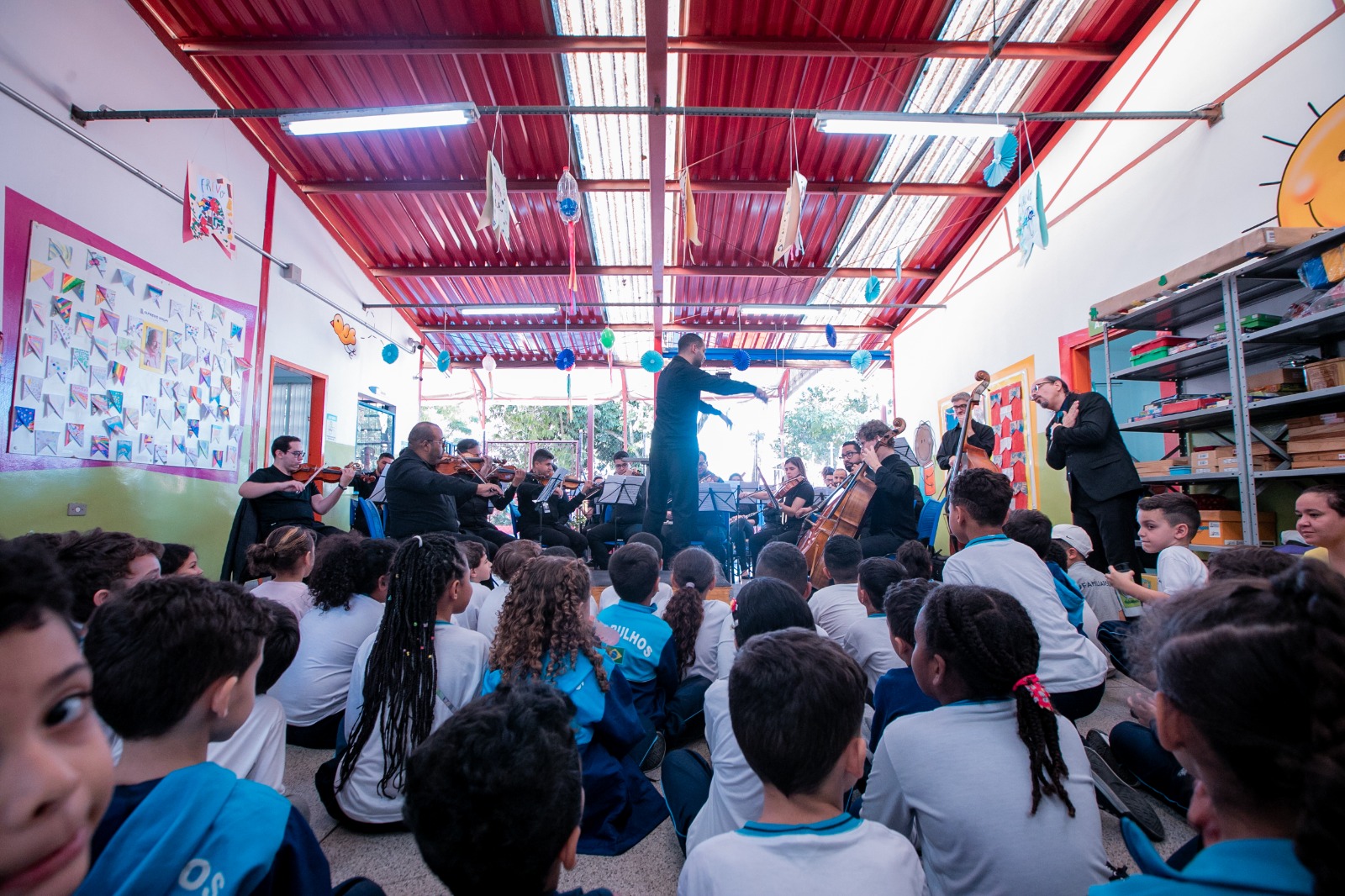 Alunos da EPG Eugenio Celeste prestigiam apresentação da orquestra GRU Sinfônica Alunos da EPG Eugenio Celeste prestigiam apresentação da orquestra GRU Sinfônica
