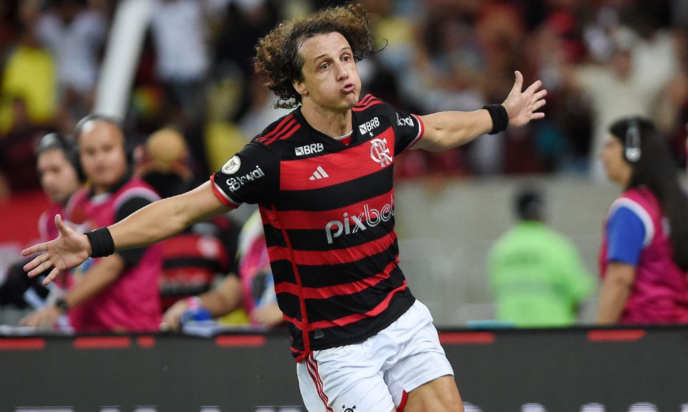 David Luiz marca no final, Flamengo vence Bahia e assume liderança do Brasileirão David Luiz marca no final, Flamengo vence Bahia e assume liderança do Brasileirão