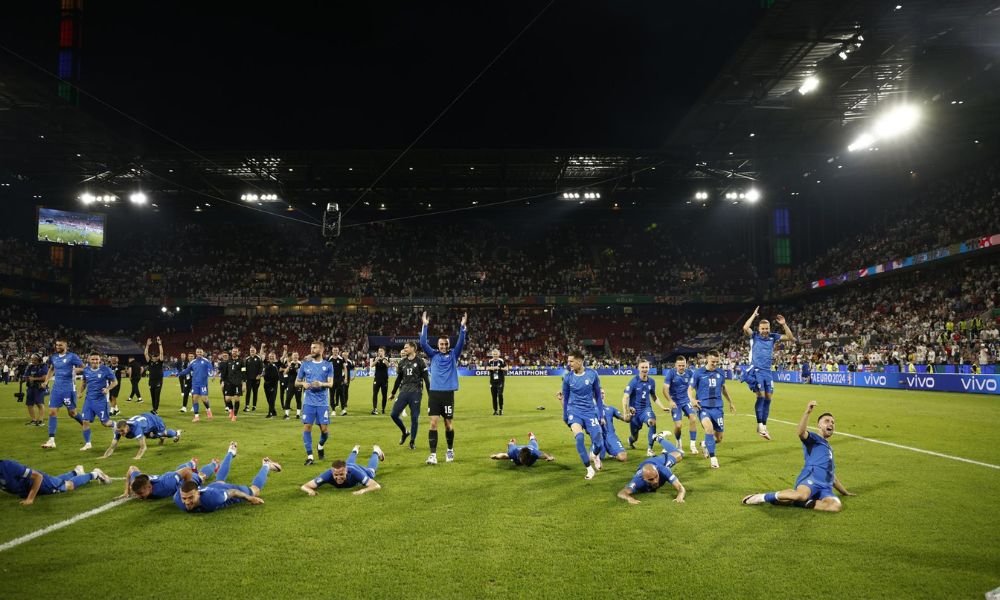 Eslovênia empata com Inglaterra e se classifica pela primeira vez para oitavas da Eurocopa Eslovênia empata com Inglaterra e se classifica pela primeira vez para oitavas da Eurocopa