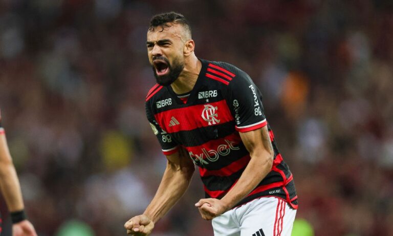 Flamengo sofre, mas consegue vencer o Cruzeiro e manter a liderança do Brasileirão