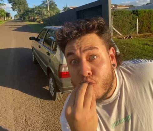 Influenciador viraliza nas redes sociais ao ‘transformar’ Uno em carro de luxo Influenciador viraliza nas redes sociais ao ‘transformar’ Uno em carro de luxo