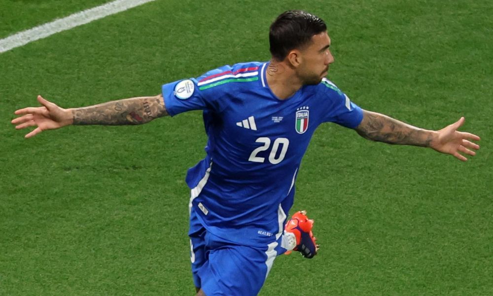 Itália arranca empate no último lance, garante 2º lugar do Grupo B e vai às oitavas da Eurocopa Itália arranca empate no último lance, garante 2º lugar do Grupo B e vai às oitavas da Eurocopa