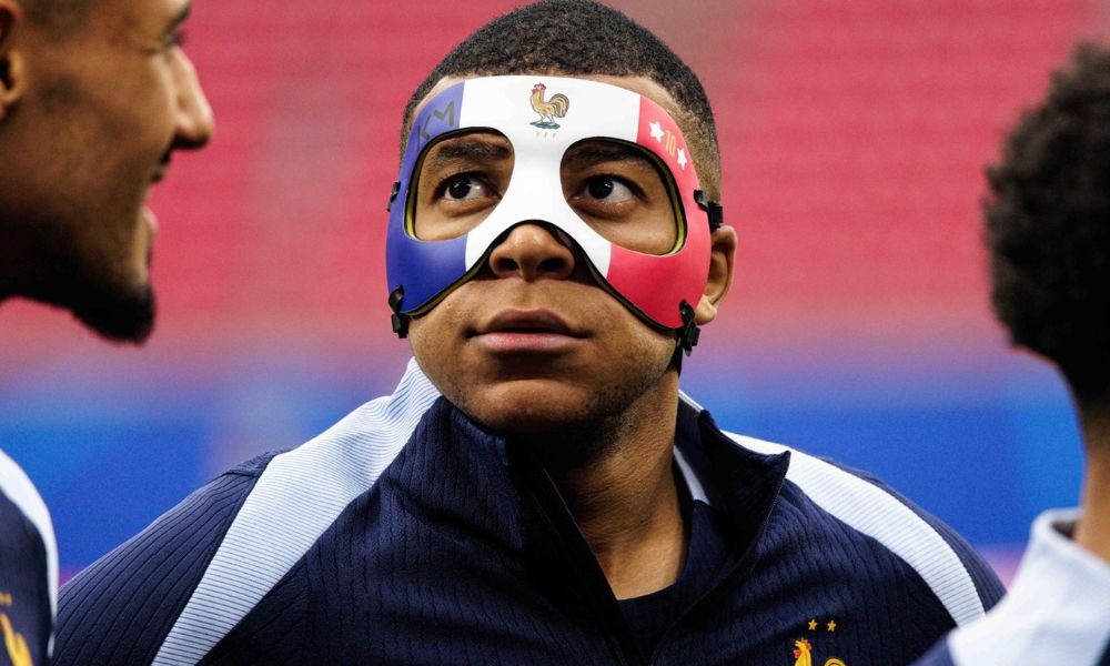 Mbappé usa máscara personalizada em treino da França e pode reforçar equipe no jogo contra Holanda Mbappé usa máscara personalizada em treino da França e pode reforçar equipe no jogo contra Holanda