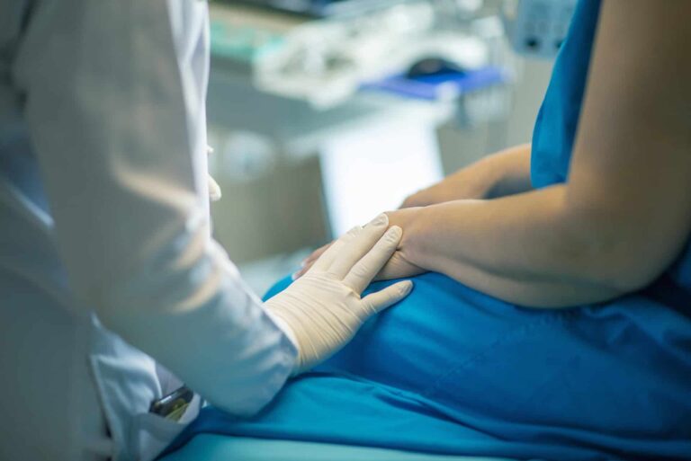 Menopausa não deve ser o fim da vida da mulher, explica Dr. Diogo Viana