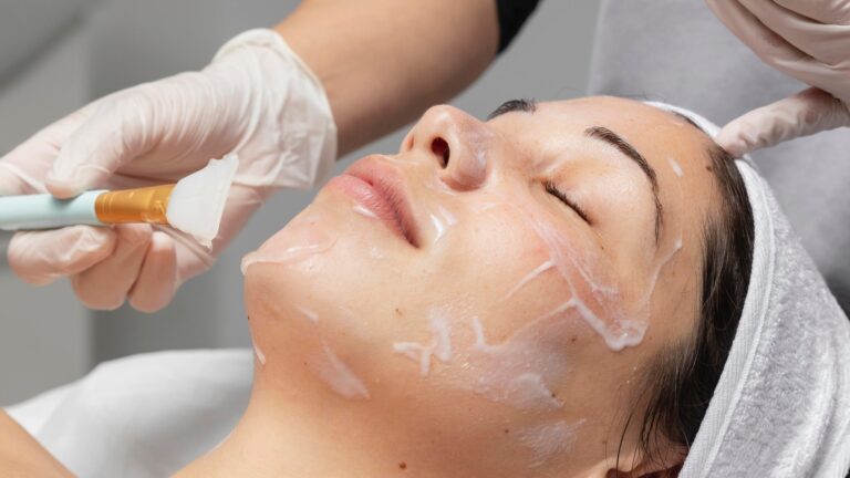 Peeling de fenol: Especialistas explicam riscos e contraindicações do procedimento