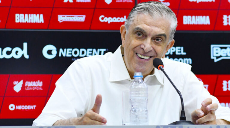 Presidente do Athletico-PR critica Cuca e relembra passagem conturbada: ‘Nos usou e nos traiu’