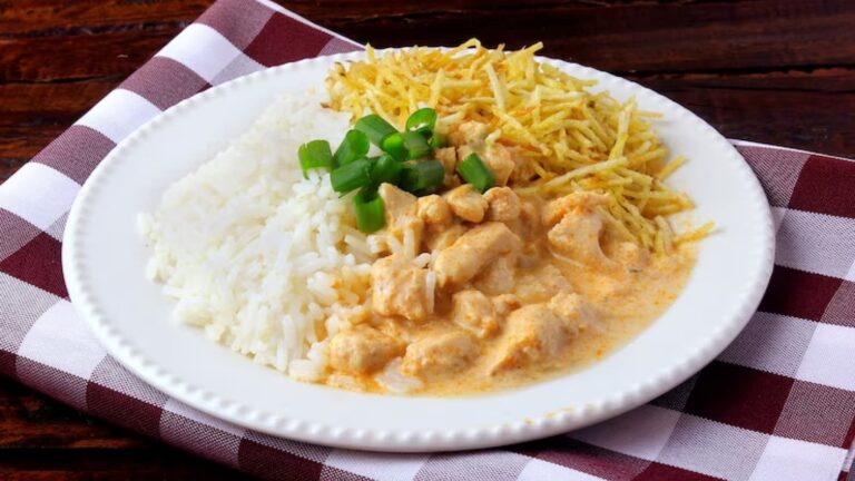 Receita de Strogonoff de frango simples