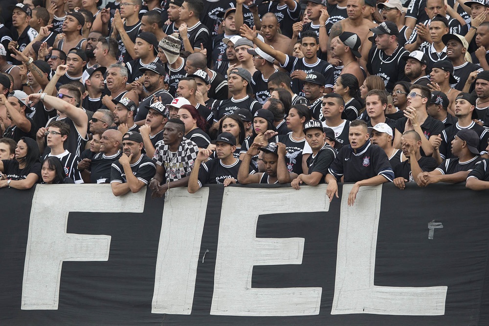 Torcida organizada do Corinthians invade Parque São Jorge e faz cobranças ao time e à diretora Torcida organizada do Corinthians invade Parque São Jorge e faz cobranças ao time e à diretora