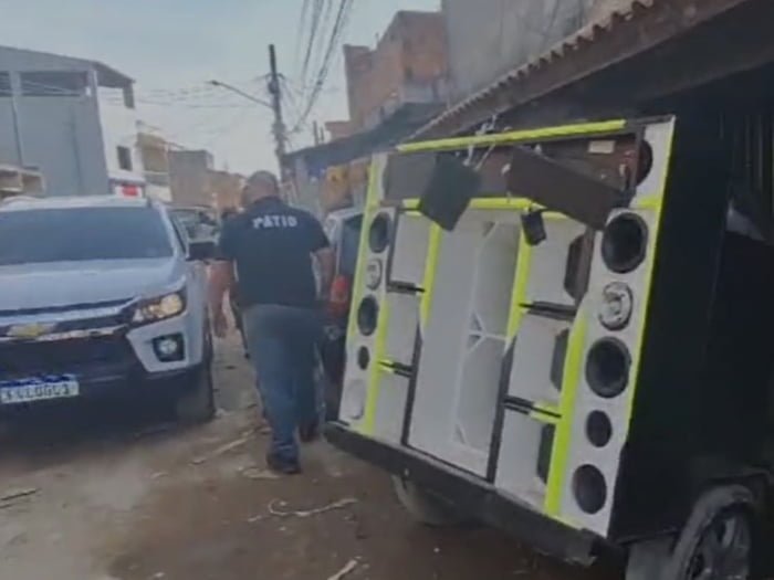 Polícia apreende paredão de som e detém 8 pessoas na zona leste de SP