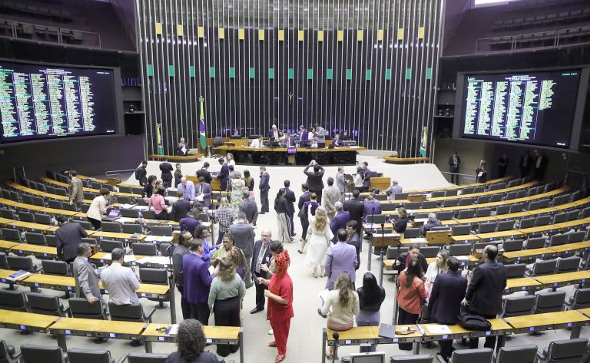 Aprovado, PL do hidrogênio abre brechas para alta emissão de carbono, alertam ONGs Aprovado, PL do hidrogênio abre brechas para alta emissão de carbono, alertam ONGs