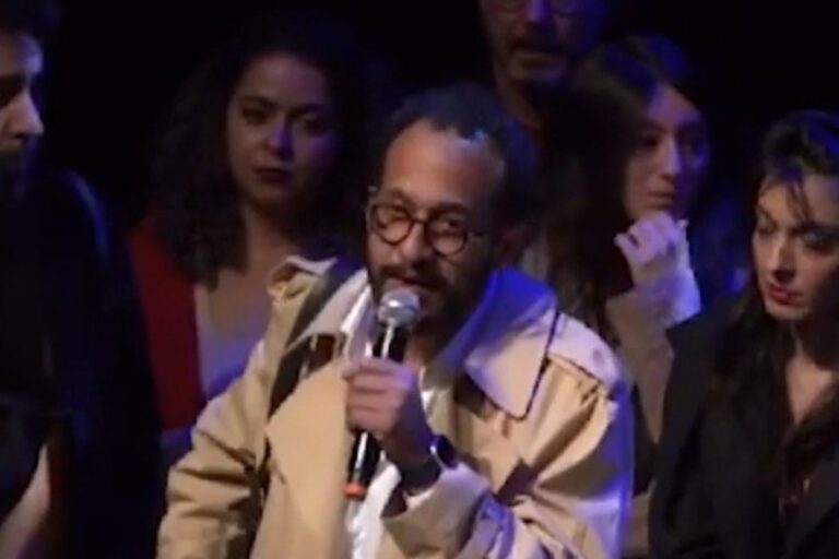Ator de grupo premiado diz que foi revistado no palco acusado de roubo