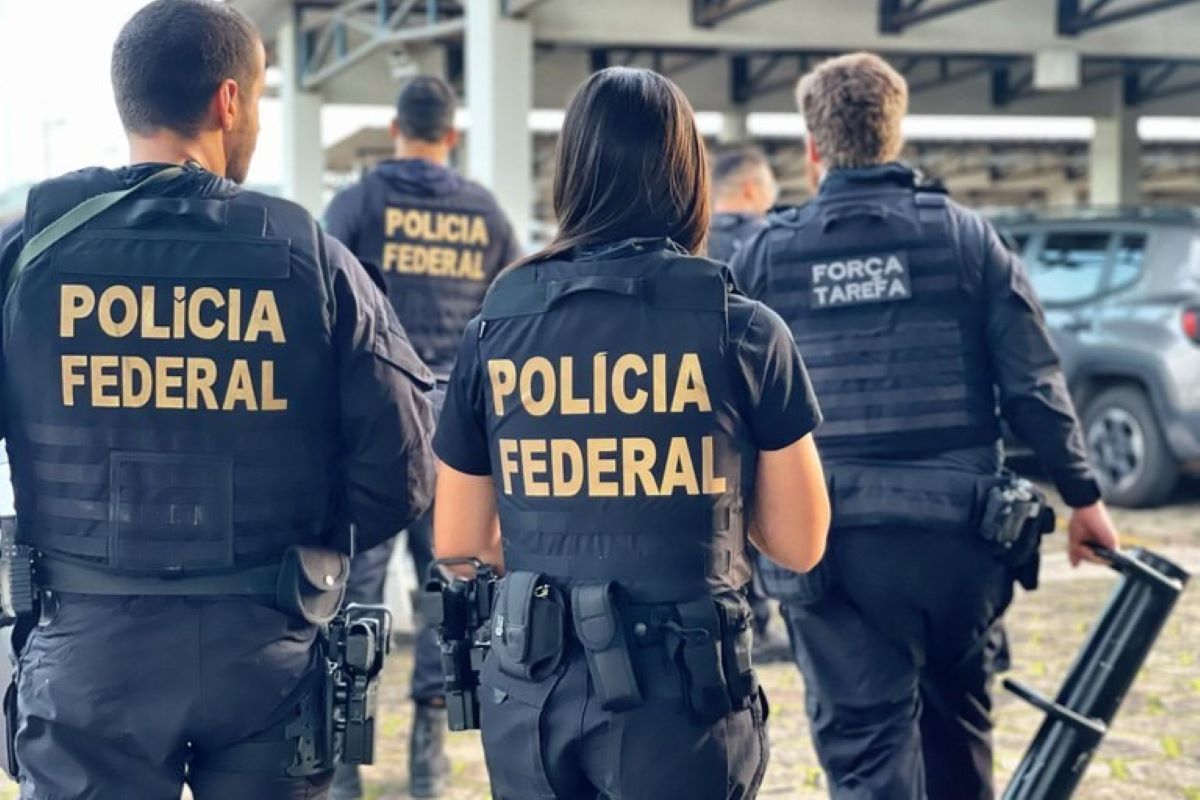 Auditor fiscal acusado de favorecer organização criminosa é alvo da PF Auditor fiscal acusado de favorecer organização criminosa é alvo da PF
