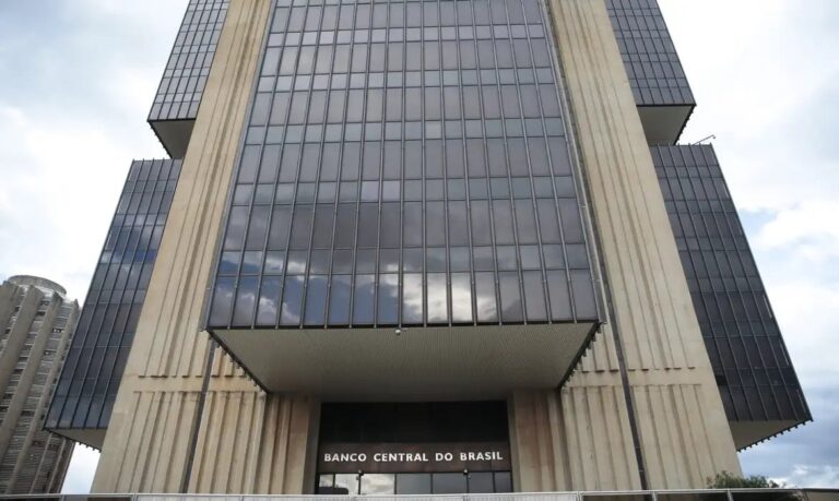 Banco Central diz que bancos operam normalmente