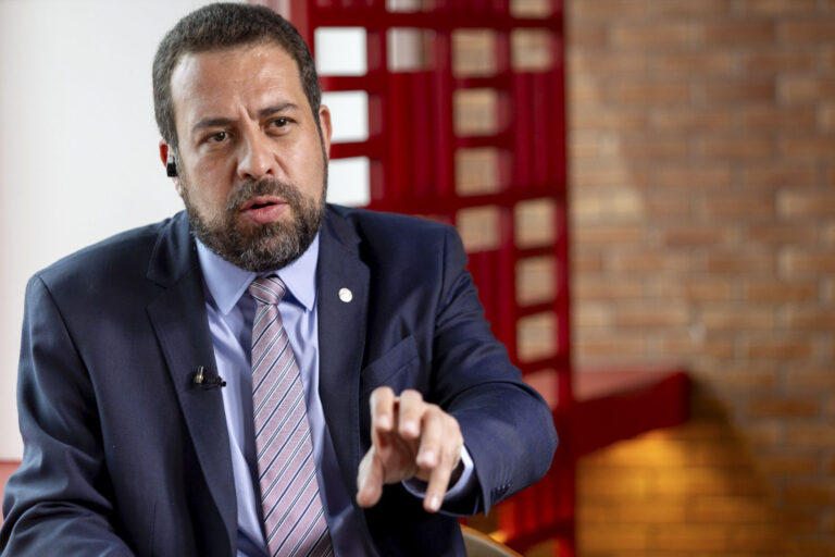 Boulos tenta se descolar de Janones e ataca bolsonarismo de Nunes