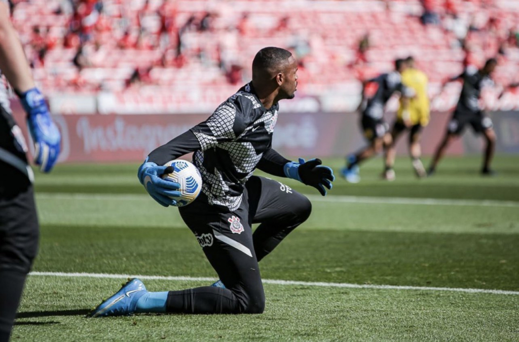 Carlos Miguel diz que não foi procurado pelo Corinthians para renovar e revela que teria ficado Carlos Miguel diz que não foi procurado pelo Corinthians para renovar e revela que teria ficado