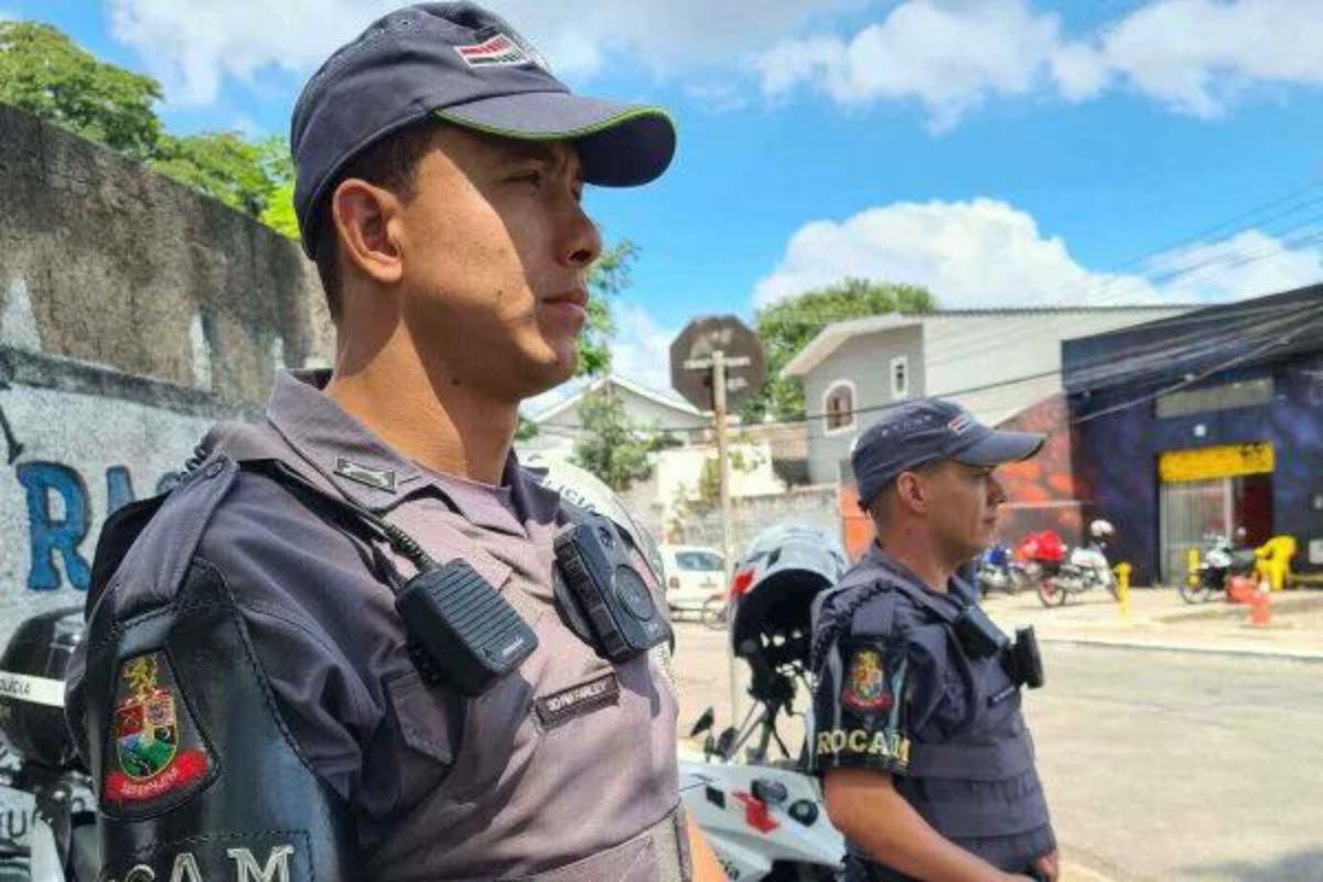 No Brasil, chefes de polícia dos EUA defendem uso de câmeras corporais No Brasil, chefes de polícia dos EUA defendem uso de câmeras corporais