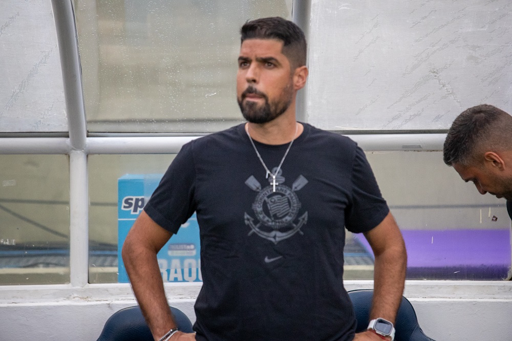 Corinthians demite o técnico António Oliveira após derrota para o Palmeiras Corinthians demite o técnico António Oliveira após derrota para o Palmeiras