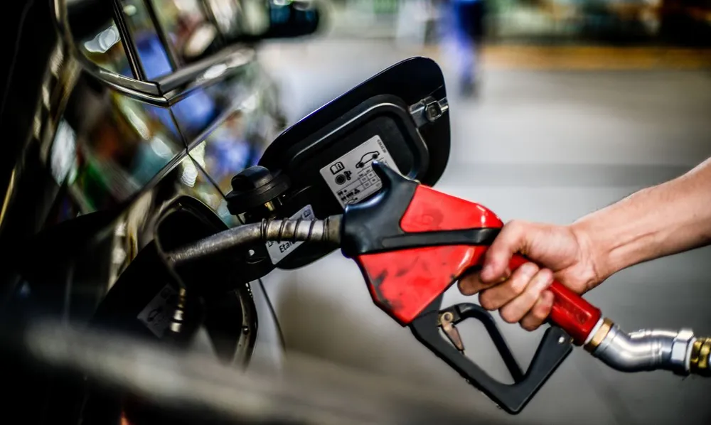 Defasagem da gasolina chega a 18% e a do diesel a 16% Defasagem da gasolina chega a 18% e a do diesel a 16%
