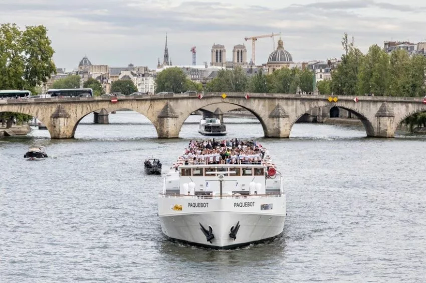 Abertura da Olimpíada de Paris terá barcos elétricos no Rio Sena Abertura da Olimpíada de Paris terá barcos elétricos no Rio Sena