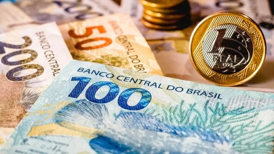 Desvalorização do real no 1º semestre foi impulsionada por ‘causas domésticas’