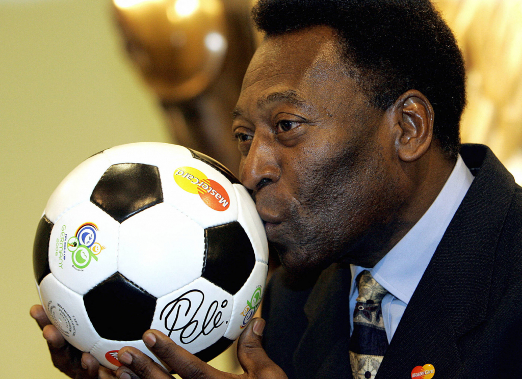 Dia do Rei Pelé: Lula aprova lei em homenagem ao maior jogador da história do futebol Dia do Rei Pelé: Lula aprova lei em homenagem ao maior jogador da história do futebol