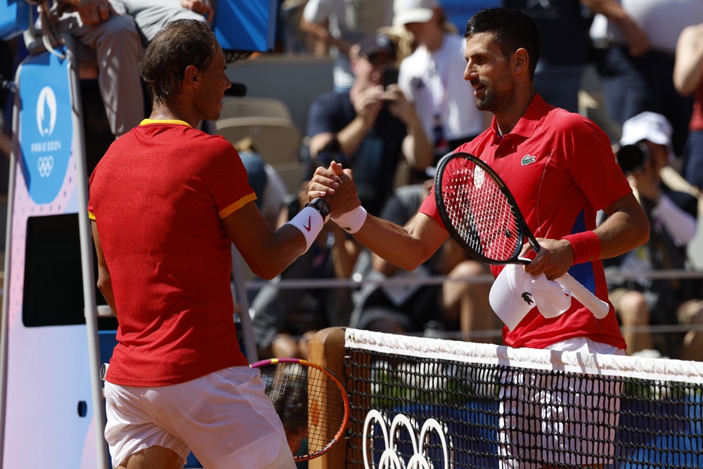 Djokovic atropela Nadal na quadra central de Roland Garros Djokovic atropela Nadal na quadra central de Roland Garros