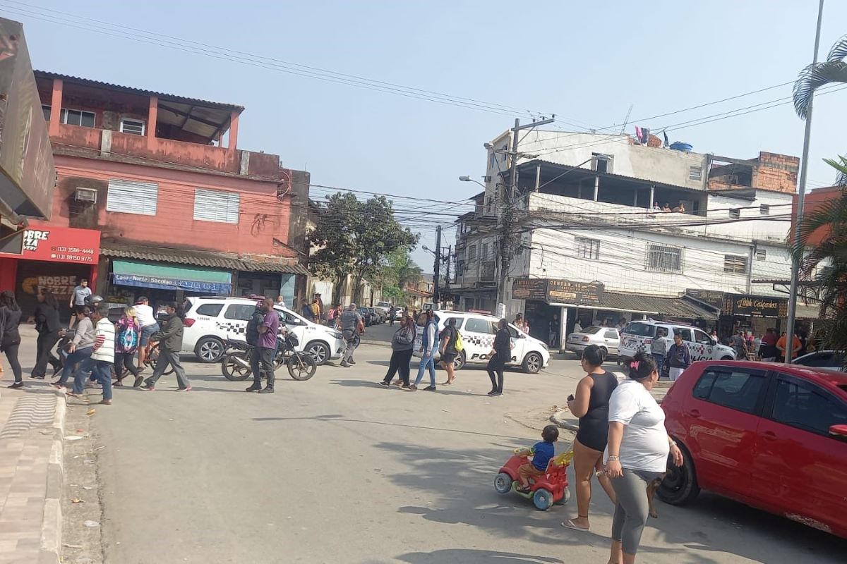 Dois homens morrem fuzilados enquanto escoltavam caminhão da Coca-Cola Dois homens morrem fuzilados enquanto escoltavam caminhão da Coca-Cola