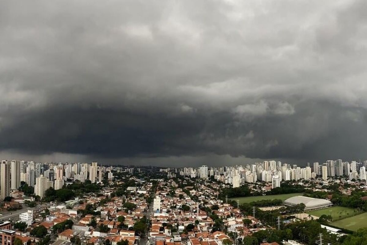 Feriado terá mínima de 13ºC em SP, saiba detalhes da previsão do tempo Feriado terá mínima de 13ºC em SP, saiba detalhes da previsão do tempo