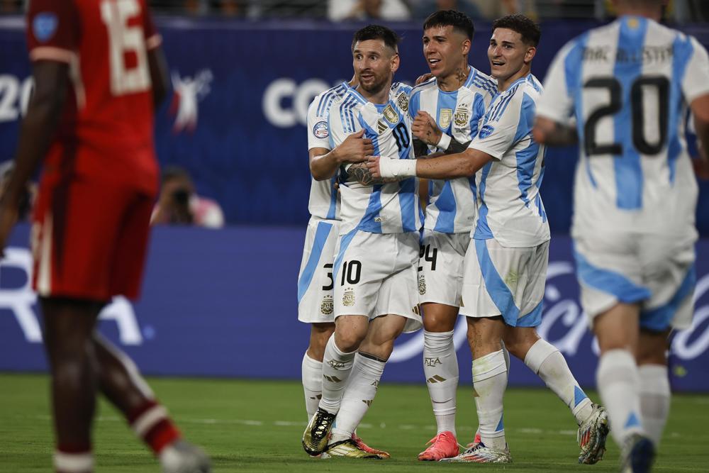 Fifa abre investigação sobre canto racista de argentinos contra França Fifa abre investigação sobre canto racista de argentinos contra França