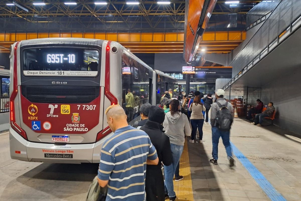 Greve de ônibus: após acordo “em cima da hora”, SP tem manhã tranquila Greve de ônibus: após acordo “em cima da hora”, SP tem manhã tranquila
