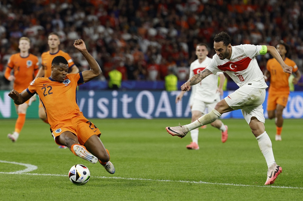 Holanda vira contra a Turquia e conquista última vaga das semis da Eurocopa Holanda vira contra a Turquia e conquista última vaga das semis da Eurocopa