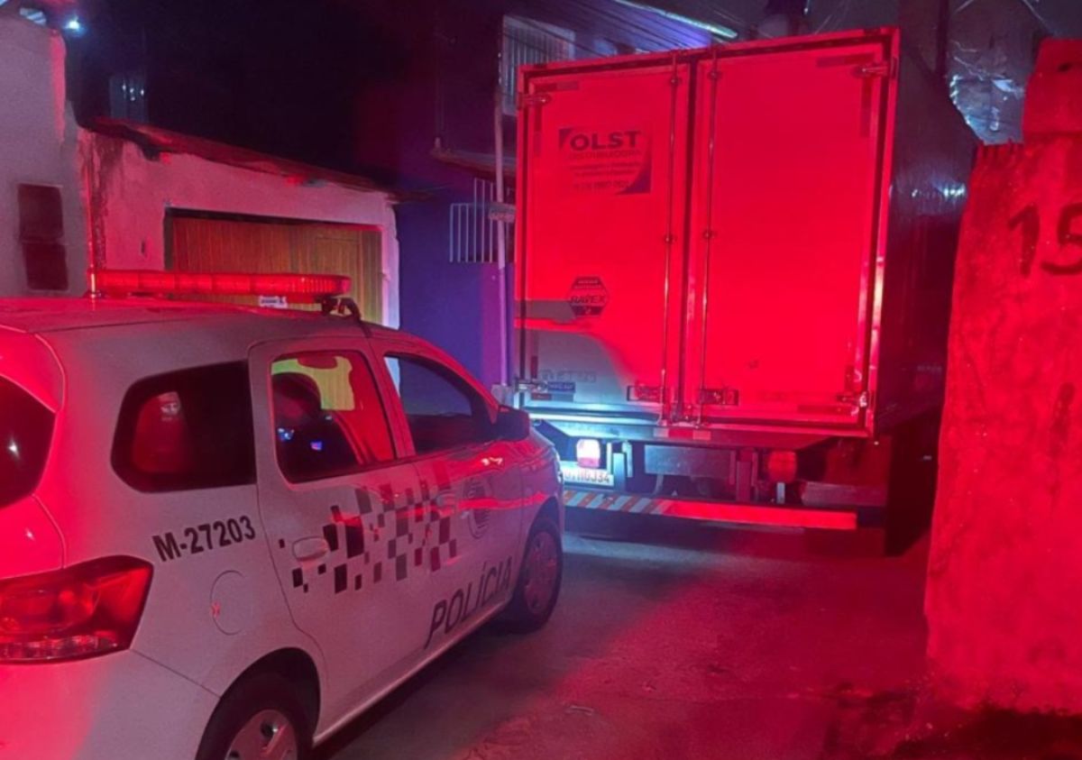 Homem é preso por sequestrar caminhoneiro e roubar carga de R$ 25 mil Homem é preso por sequestrar caminhoneiro e roubar carga de R$ 25 mil