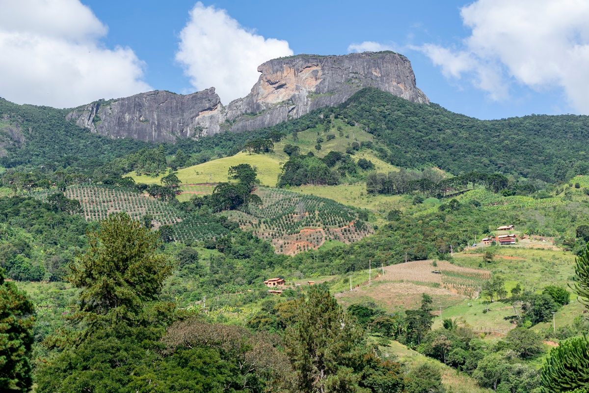 Homem morre após queda de 70 metros na trilha da Pedra do Baú Homem morre após queda de 70 metros na trilha da Pedra do Baú