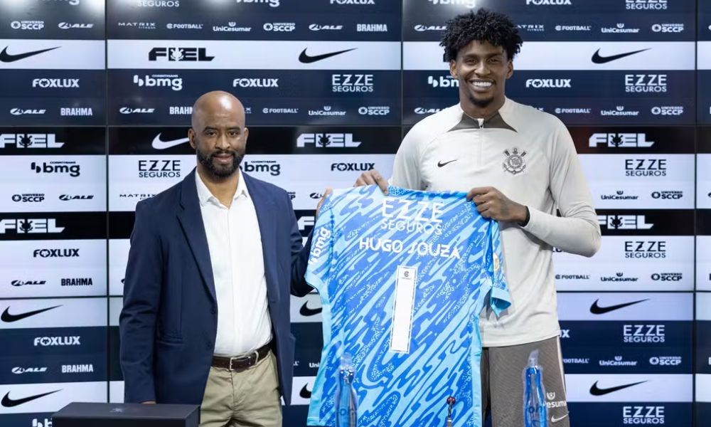 Hugo Souza assume camisa 1 do Corinthians e faz uma promessa para a Fiel: ‘Vamos tirar o time dessa posição’ Hugo Souza assume camisa 1 do Corinthians e faz uma promessa para a Fiel: ‘Vamos tirar o time dessa posição’