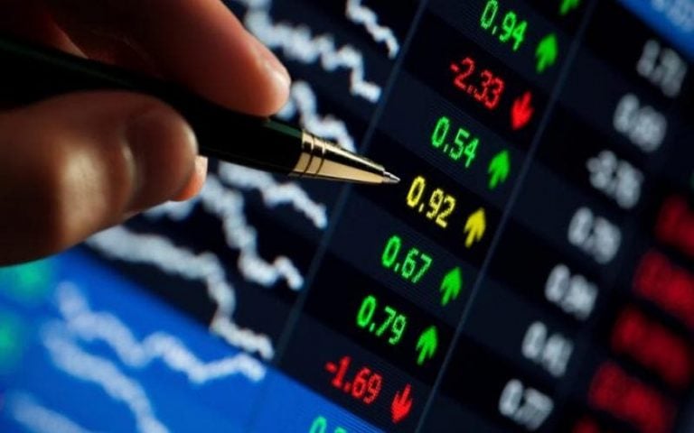 Ibovespa cai com temor de aumento do risco fiscal e à espera de decisão sobre juros Ibovespa cai com temor de aumento do risco fiscal e à espera de decisão sobre juros
