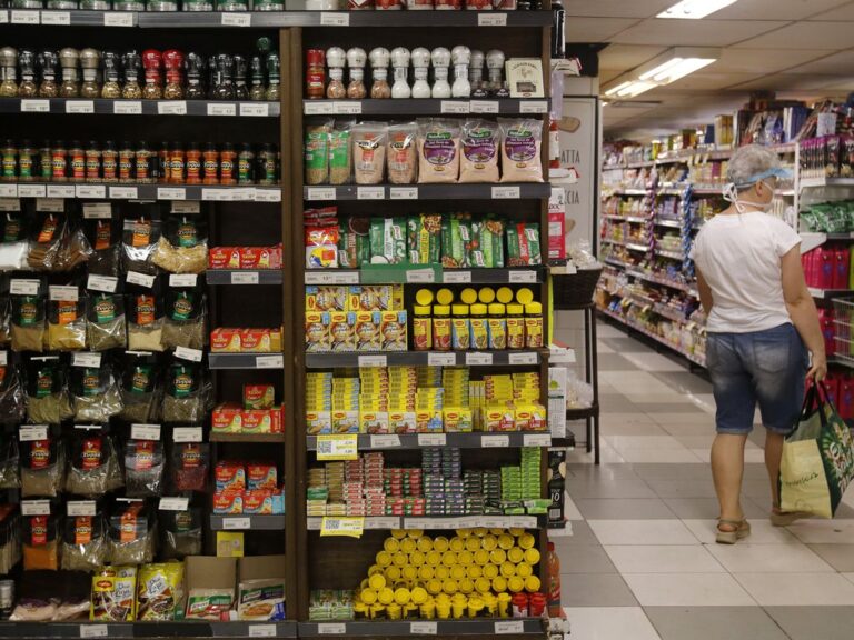 Inflação anualizada atinge 4,23% e se aproxima do teto da meta