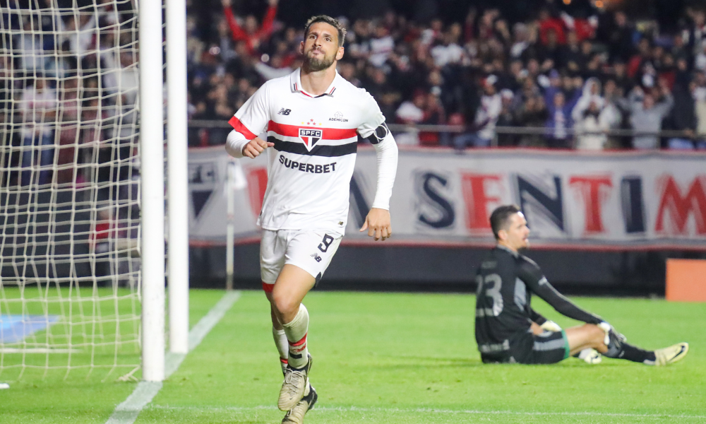 Luciano e Calleri garantem vantagem confortável do São Paulo para a volta na Copa do Brasil Luciano e Calleri garantem vantagem confortável do São Paulo para a volta na Copa do Brasil