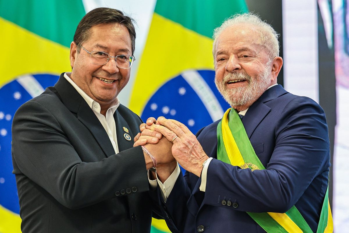 Lula faz visita de solidariedade à Bolívia após tentativa de golpe Lula faz visita de solidariedade à Bolívia após tentativa de golpe