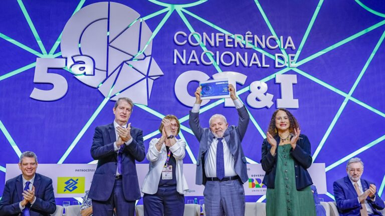 Lula recebe proposta do Plano Brasileiro de Inteligência Artificial