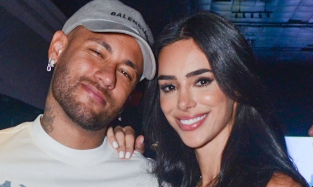 Neymar e Bruna Biancardi são vistos aos beijos em show de Thiaguinho; veja momento Neymar e Bruna Biancardi são vistos aos beijos em show de Thiaguinho; veja momento