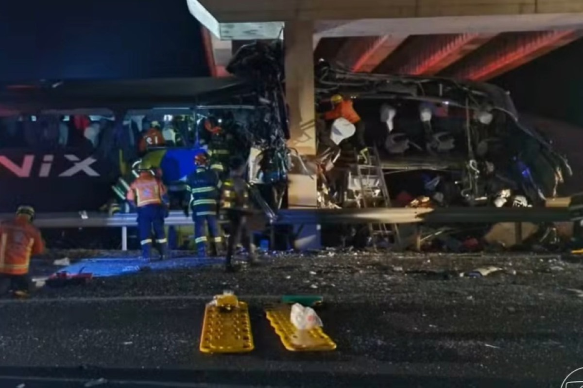Ônibus envolvido em acidente com 10 mortos levava fiéis a Aparecida Ônibus envolvido em acidente com 10 mortos levava fiéis a Aparecida