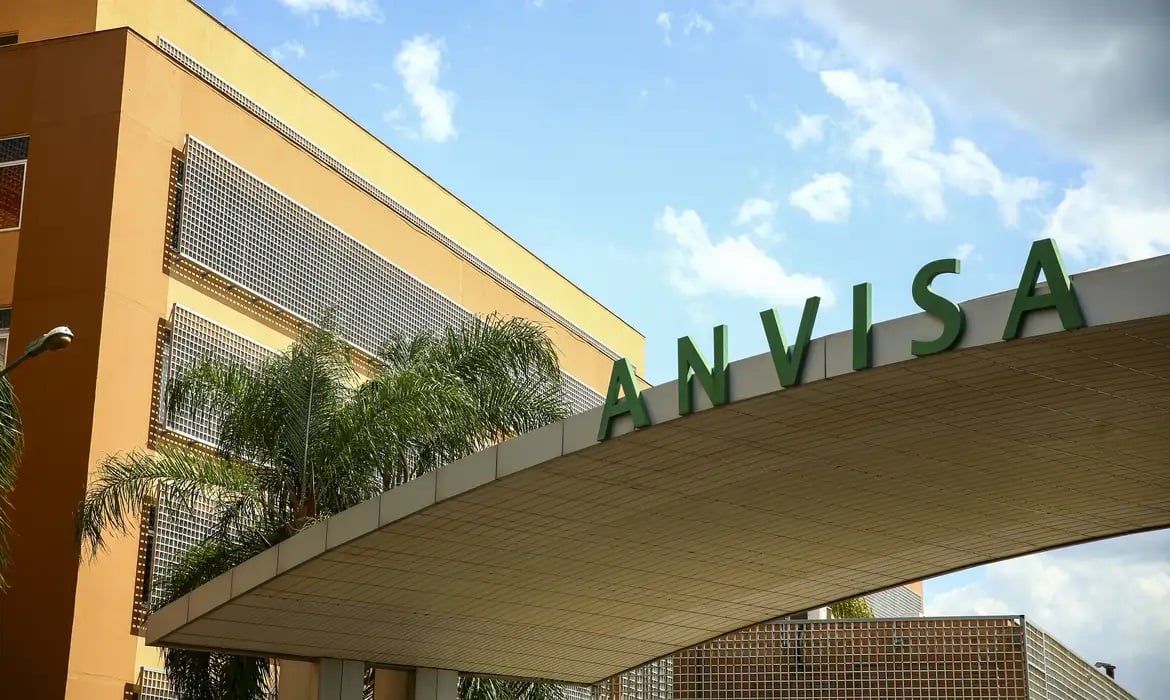 Operação-padrão da Anvisa faz país perder R$ 3,3 bi em importações em junho Operação-padrão da Anvisa faz país perder R$ 3,3 bi em importações em junho