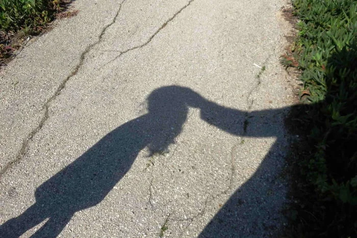 Pai usa celular e grava sogro abusando sexualmente da filha de 10 anos Pai usa celular e grava sogro abusando sexualmente da filha de 10 anos