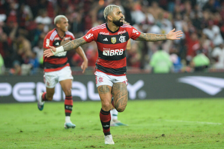 Palmeiras formaliza proposta por Gabigol e aguarda decisão do estafe do jogador