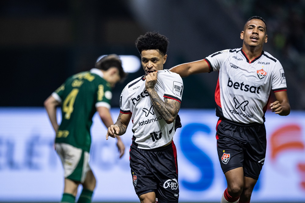 Palmeiras poupa titulares, joga mal e perde para o Vitória por 2 a 0 no Allianz Palmeiras poupa titulares, joga mal e perde para o Vitória por 2 a 0 no Allianz