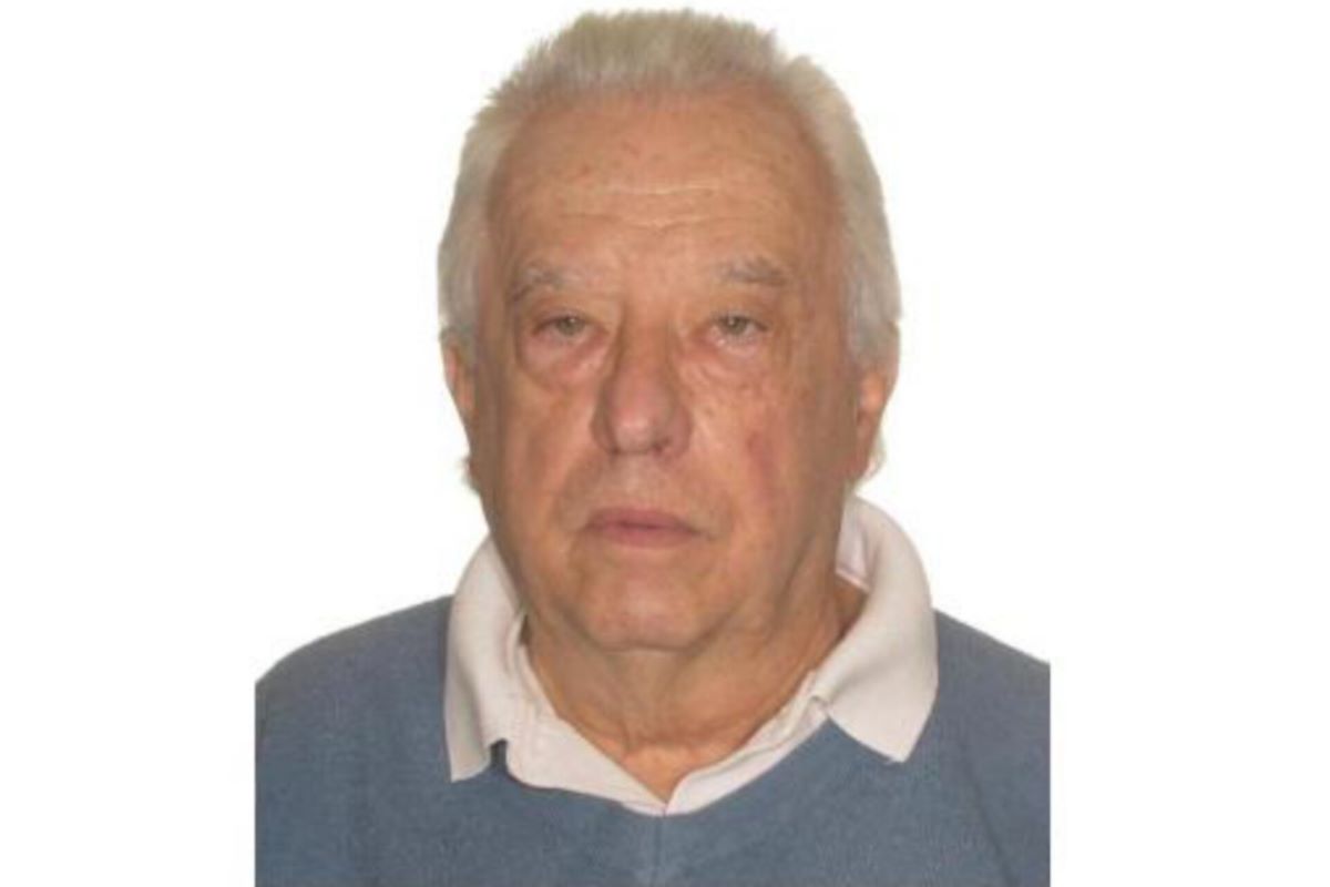 Polícia busca encanador que visitou homem encontrado morto sob tapete Polícia busca encanador que visitou homem encontrado morto sob tapete