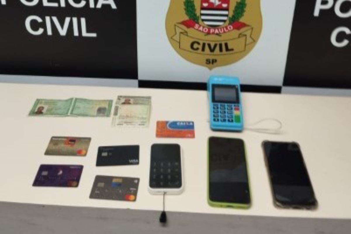 Polícia consegue devolver apenas 41% dos celulares recuperados em SP Polícia consegue devolver apenas 41% dos celulares recuperados em SP