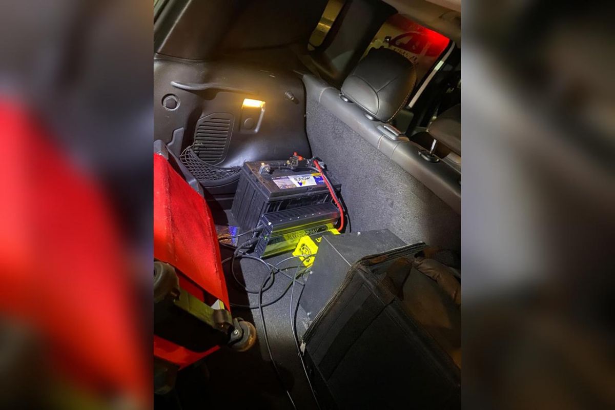 Polícia prende homem que dirigia “Batmóvel dos golpes” por ruas de SP Polícia prende homem que dirigia “Batmóvel dos golpes” por ruas de SP