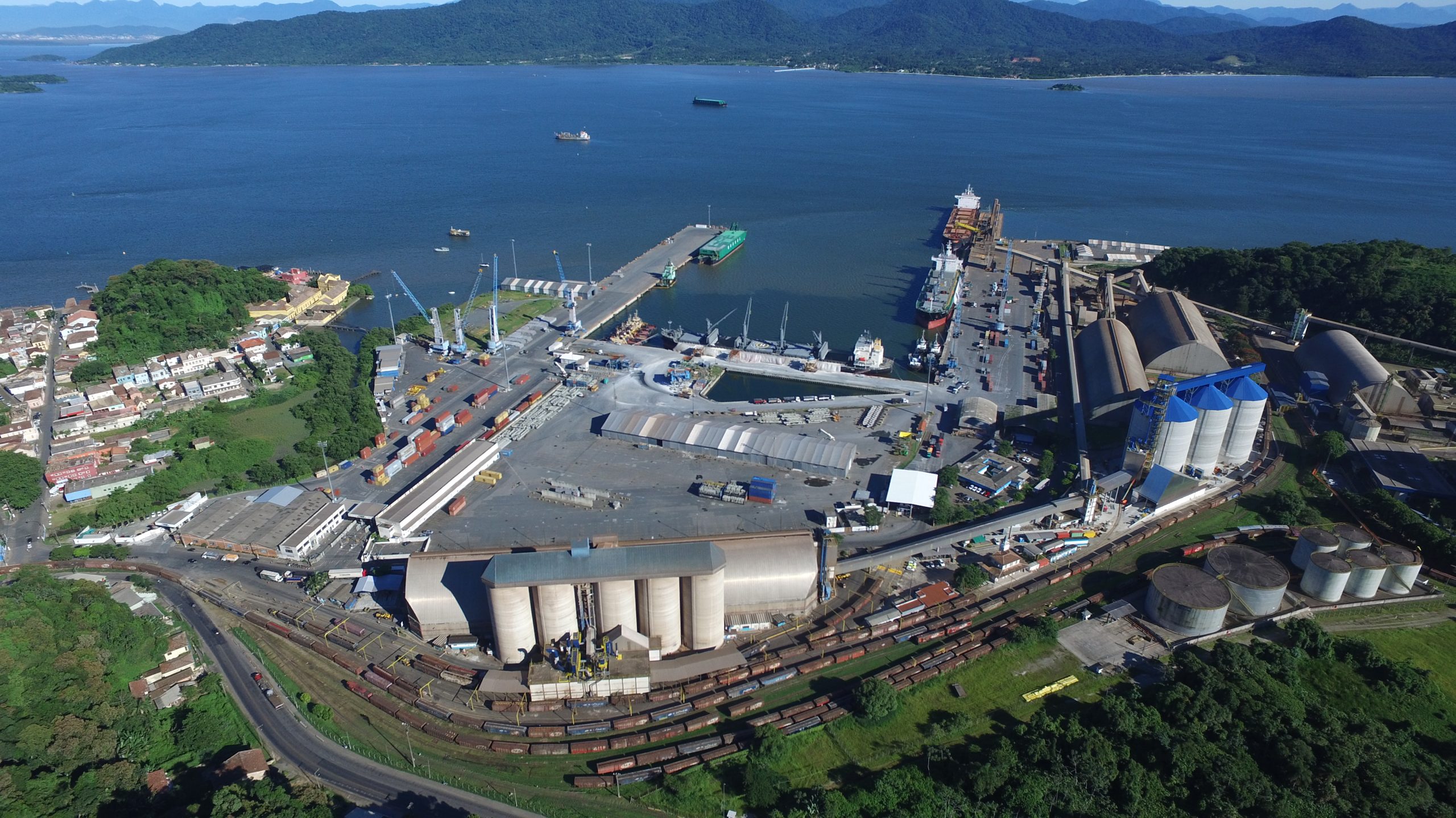 Porto de São Francisco do Sul vai receber investimentos de R$ 300 mi Porto de São Francisco do Sul vai receber investimentos de R$ 300 mi